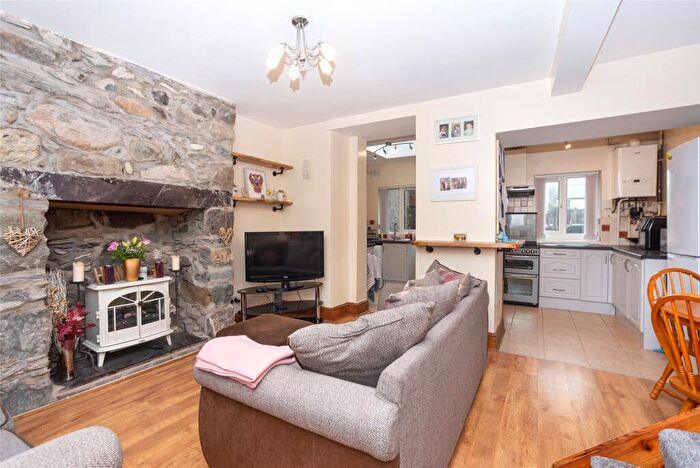 3 Bedroom Terraced House For Sale In High Street, Penygroes, Caernarfon, Gwynedd, LL54