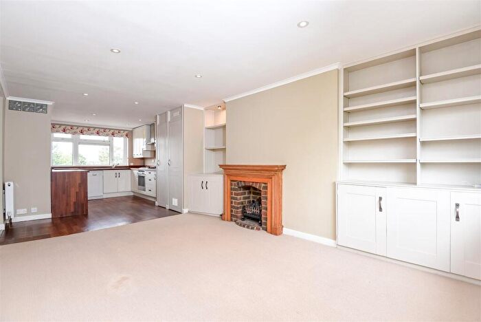 3 Bedroom Flat For Sale In Railway Side, Barnes, London, SW13