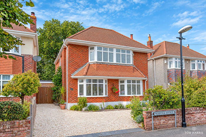 4 Bedroom Detached House For Sale In Norfolk Avenue, Christchurch, Dorset, BH23