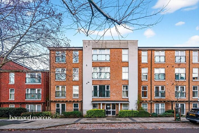 2 Bedroom Flat For Sale In Chandler Way, London, SE15