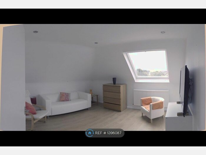 3 Bedroom Flat To Rent In Acacia Road, London, W3