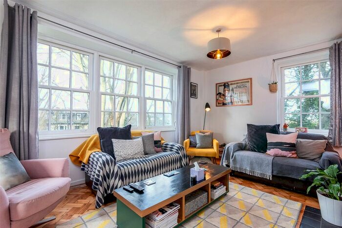 2 Bedroom Flat To Rent In Wavell House, Hillcrest, London, N6