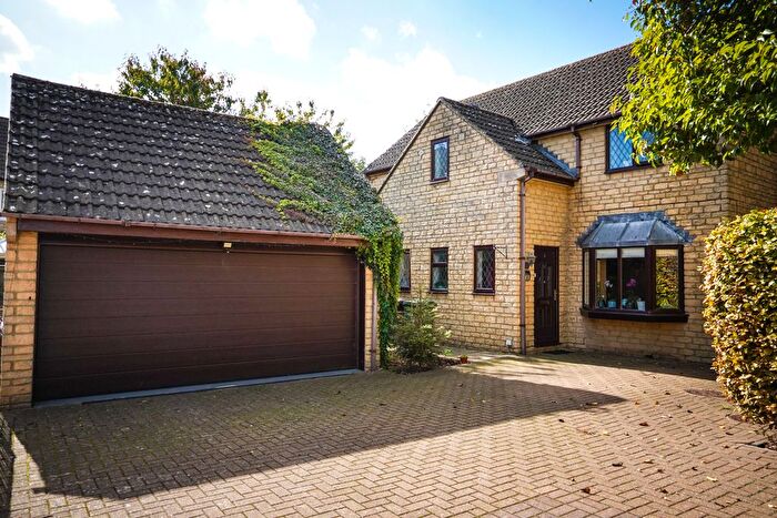 4 Bedroom Detached House For Sale In Orchard Gardens, Purton, SN5