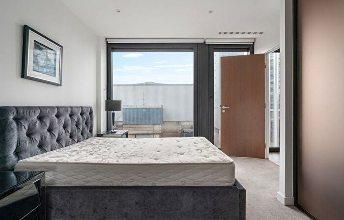 2 Bedroom Flat To Rent In Chronicle Tower, B City Road, London, EC1V