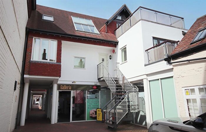 2 Bedroom Flat To Rent In Rashley Mews, Lymington, SO41