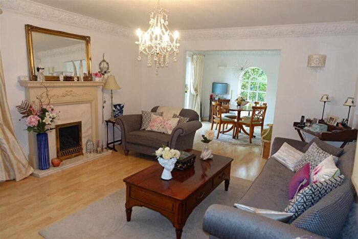 4 Bedroom Detached House For Sale In Marjoribanks Street, Bathgate, EH48