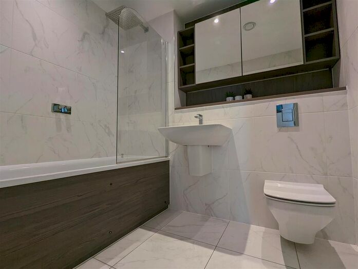 2 Bedroom Flat To Rent In Deansgate Square, Owen Street, Manchester, M15