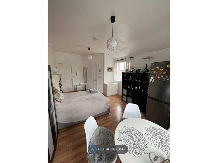 Studio To Rent In Woodgate, Leicester, LE3