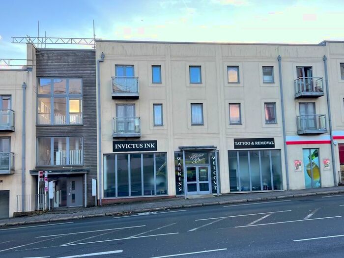 2 Bedroom Flat To Rent In Large Two Bedroom Flat, Park Avenue, PL1