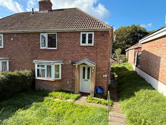2 Bedroom Flat To Rent In St Georges Avenue, Yeovil, BA21