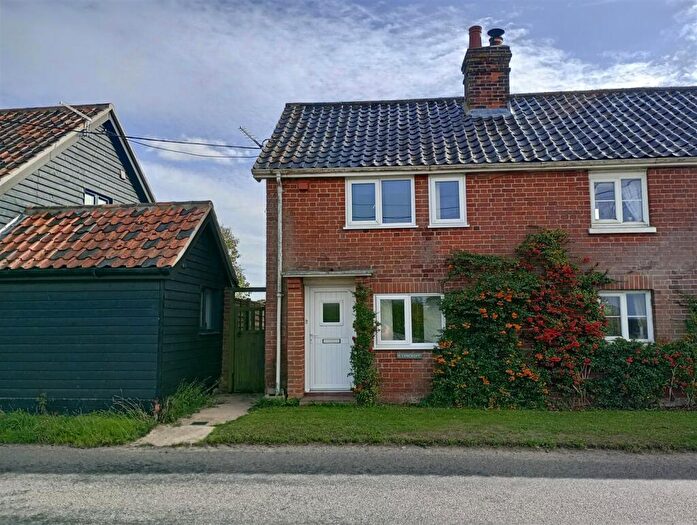 2 Bedroom Semi Detached House To Rent In Lyncroft, Langmere, IP21