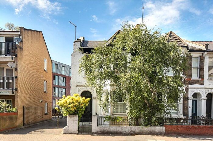 3 Bedroom Flat For Sale In Richmond Road, Hackney, London, E8