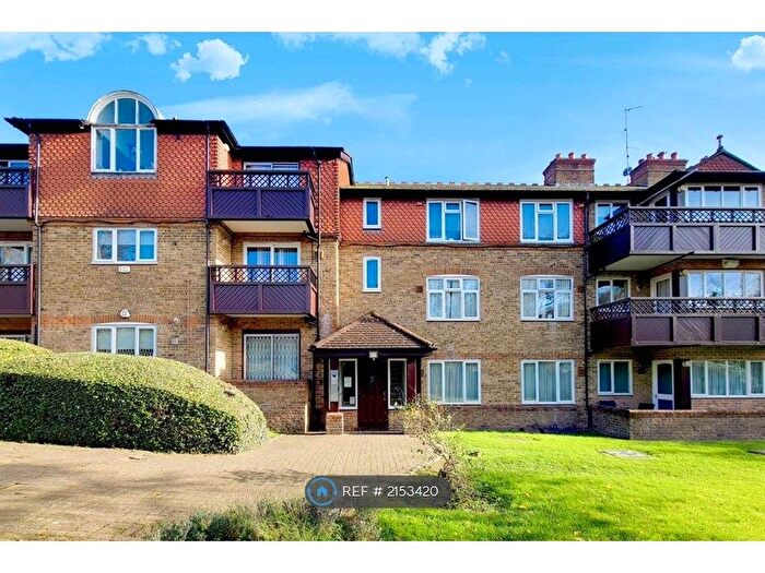 2 Bedroom Flat To Rent In Orford Court, Stanmore, HA7