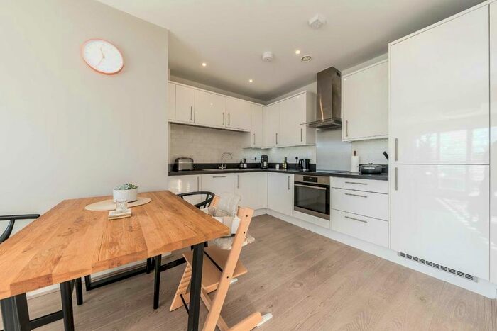 2 Bedroom Flat To Rent In Samuelson Place, Isleworth, TW7 - Photo 3