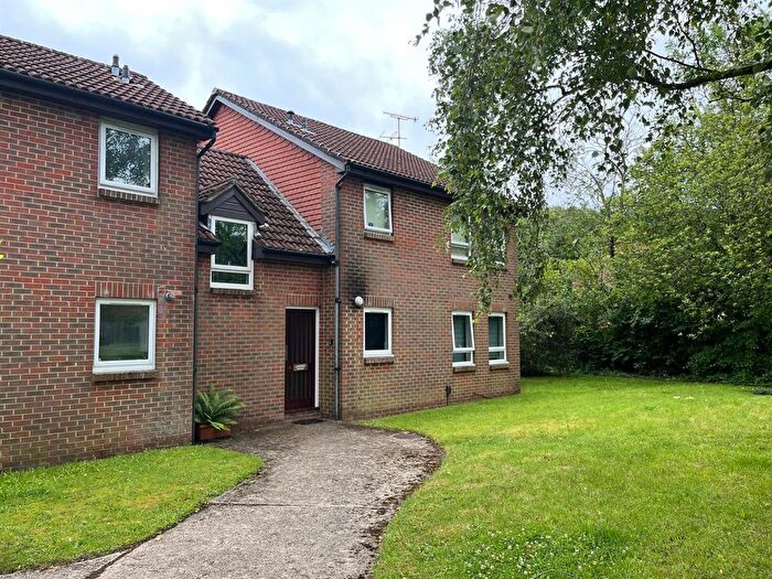 Studio To Rent In Holmesdale Road, North Holmwood, Dorking, RH5