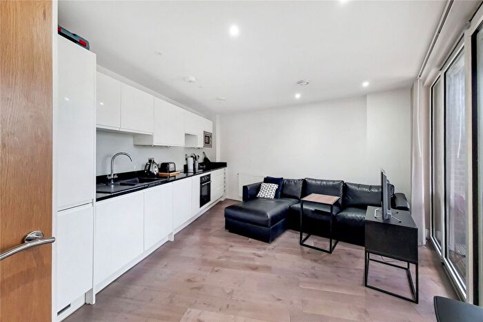 2 Bedroom Flat To Rent In Slate House, Keymer Place, E14