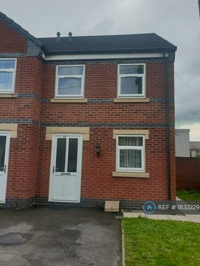 3 Bedroom End Of Terrace House To Rent In Oxford Mews, Crewe, CW1