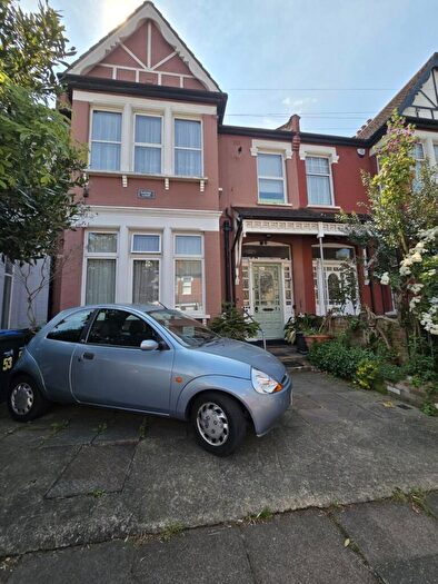 Studio To Rent In Raphael Lodge, Palmers Green, N13