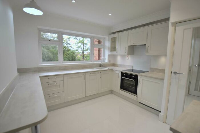 2 Bedroom Flat To Rent In West Cliff Road, BH4