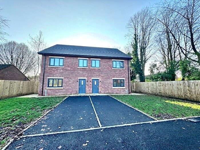 4 Bedroom Semi-Detached House To Rent In Abraham Fold, Manchester, M38