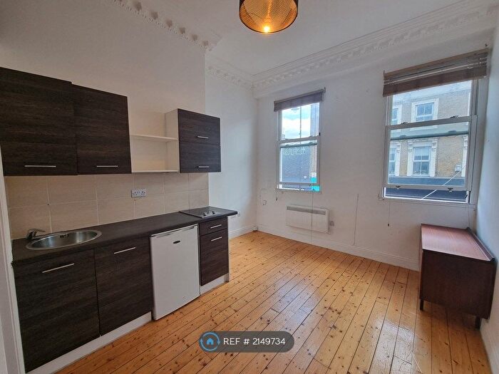 Studio To Rent In Stoke Newington High Street, London, N16