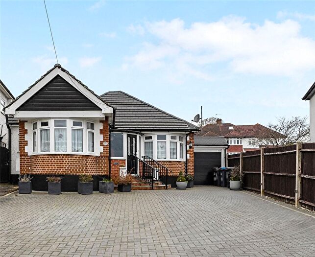 3 Bedroom Bungalow For Sale In Addisons Close, Croydon, CR0