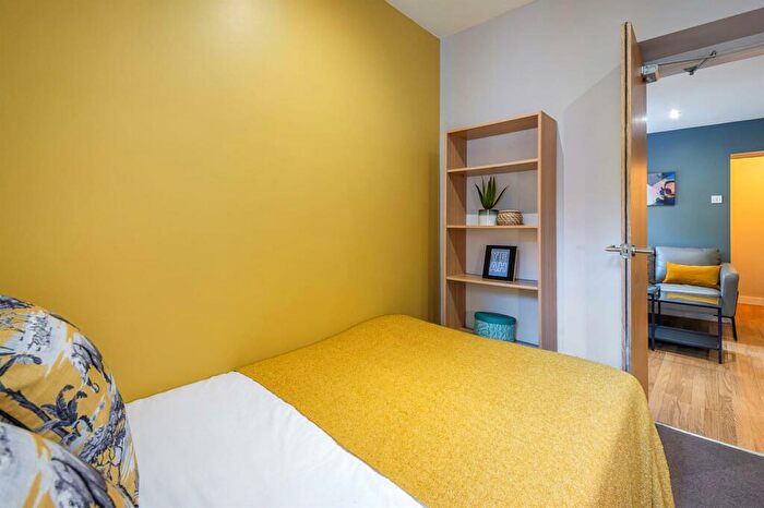 1 Bedroom Flat To Rent In Flat, Hyde Terrace, Leeds, LS2