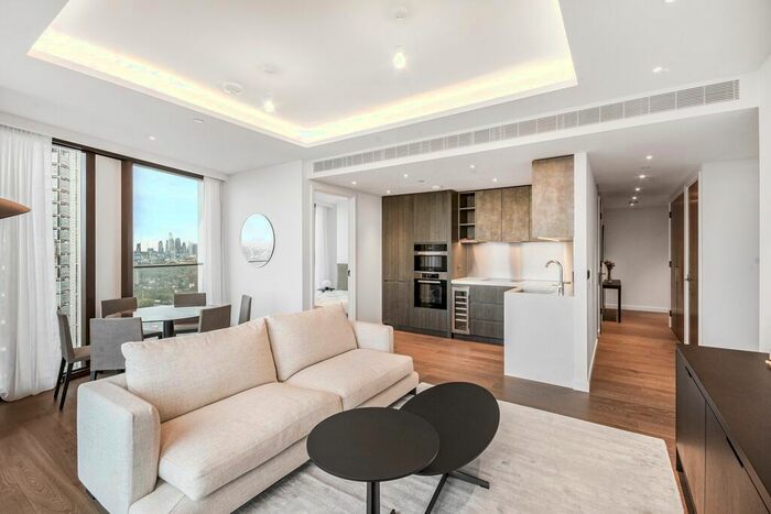 3 Bedroom Flat To Rent In Carnation Way, London, SW8