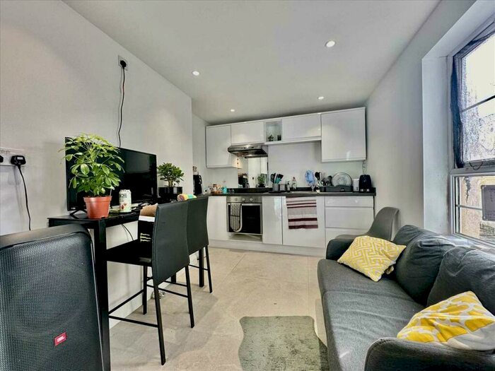 2 Bedroom Apartment To Rent In Mount Street, Plymouth, PL4