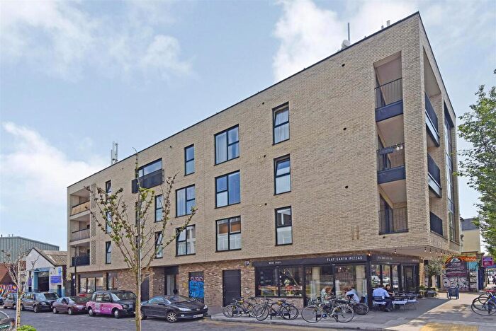 Flat To Rent In Windlass Court, Vyner Street, London, E2