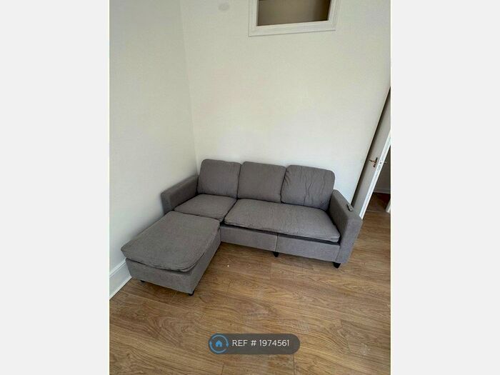 1 Bedroom Flat To Rent In York Road, London, N11