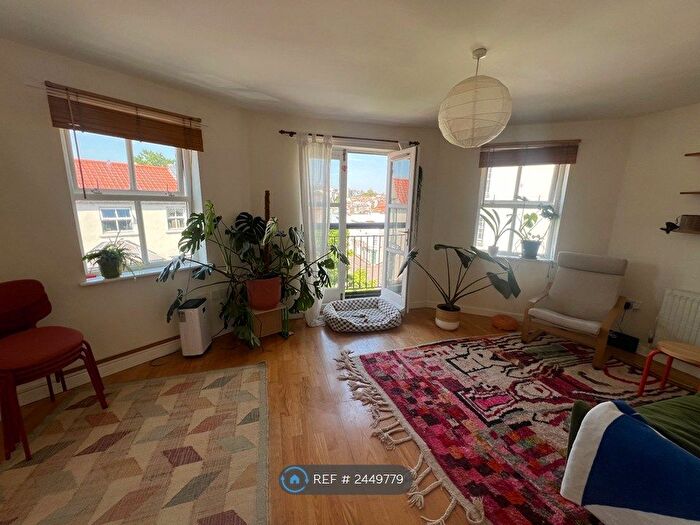 2 Bedroom Flat To Rent In Catherine Court, Bristol, BS6