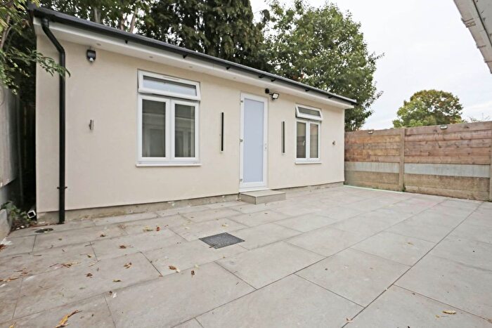 1 Bedroom Flat To Rent In Burnside Road, Dagenham, RM8