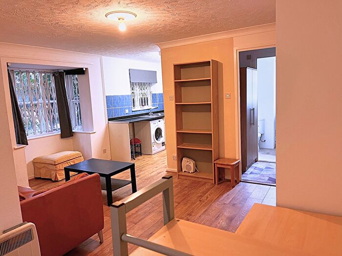 Studio To Rent In Stubbs Drive, London, SE16