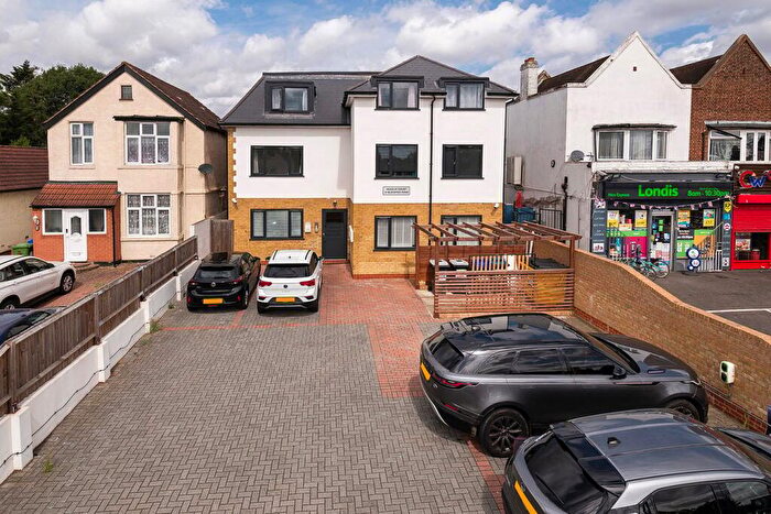 2 Bedroom Apartment For Sale In Blackfen Road, Sidcup, DA15