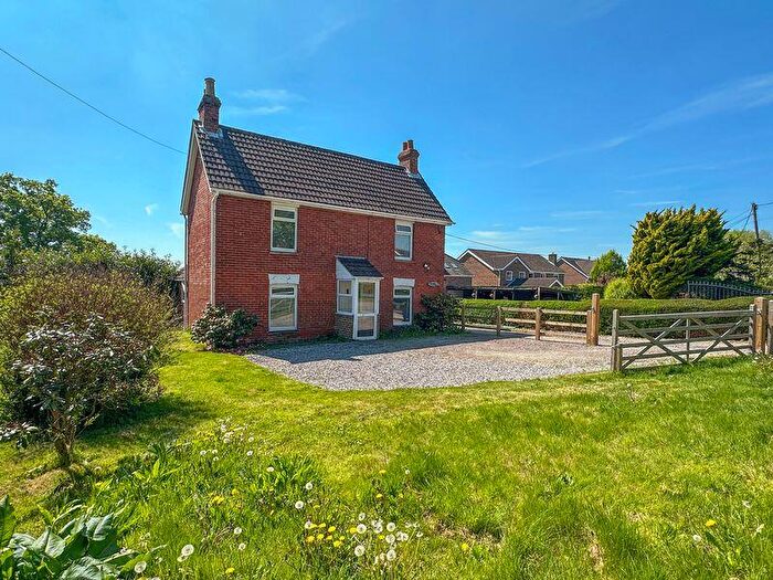 2 Bedroom Detached House For Sale In Spring Lane, Swanmore, SO32