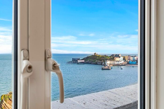 2 Bedroom Apartment For Sale In Tenby, SA70