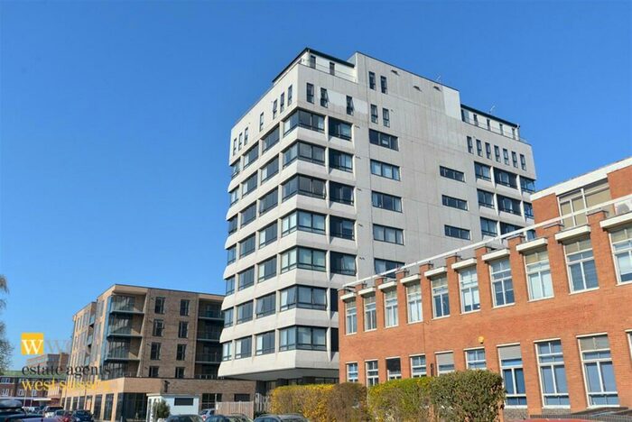 2 Bedroom Flat To Rent In The Causeway, Worthing, West Sussex, BN12