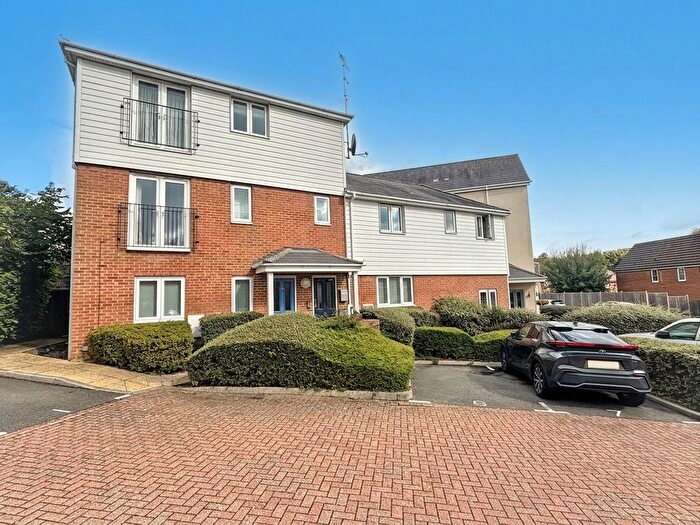 2 Bedroom Flat For Sale In Forest Avenue, Ashford, TN25