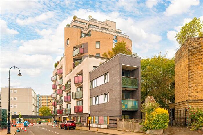 1 Bedroom Flat For Sale In Cubitt Court, Regents Park, NW1