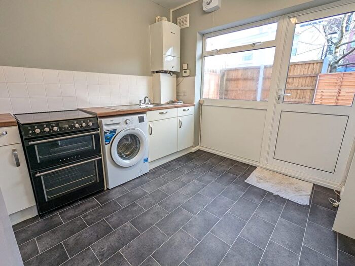 1 Bedroom Flat To Rent In Sandringham Road, Willesden Green, London, NW2