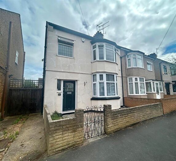 3 Bedroom Semi-Detached House To Rent In Kensington Road, Romford, RM7