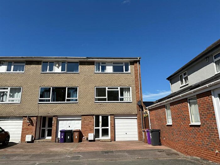 4 Bedroom House To Rent In Firs Close, Hitchin, Hertfordshire, SG5