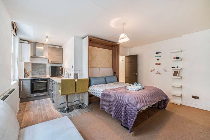 Studio For Sale In Cambridge Street, Pimlico, London, SW1V