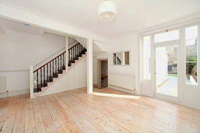 2 Bedroom Flat To Rent In Willoughby Road, Hampstead, NW3