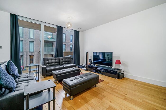 1 Bedroom Flat For Sale In Halyards Court, Brentford, TW8