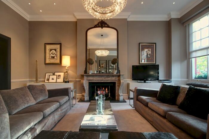 3 Bedroom Flat To Rent In Cadogan Square, London, SW1X