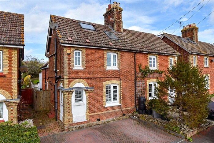 4 Bedroom Semi Detached House For Sale In Tonbridge Road, Maidstone, Kent, ME16