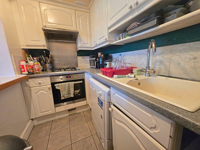 1 Bedroom Flat To Rent In Denmark Villas, Hove, BN3