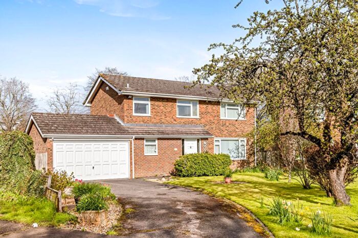 4 Bedroom Detached House For Sale In Hurstlands, Billingshurst, RH14